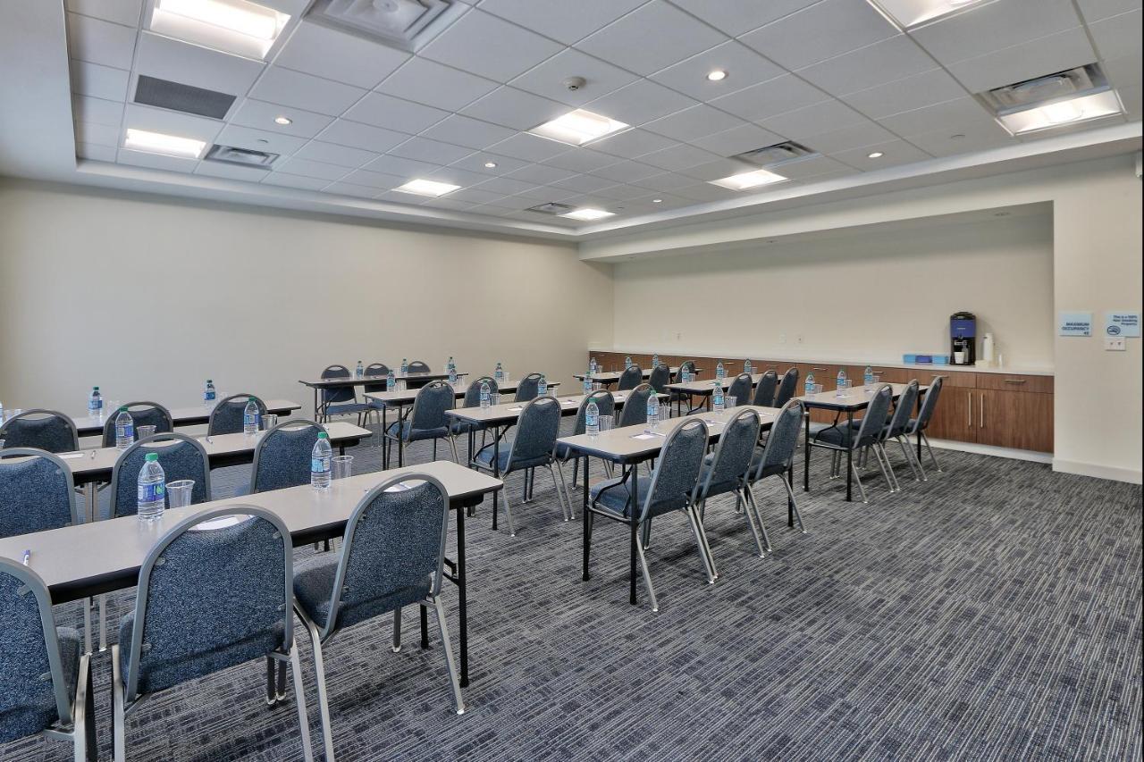 Holiday Inn Express & Suites - Roswell By Ihg Exterior photo