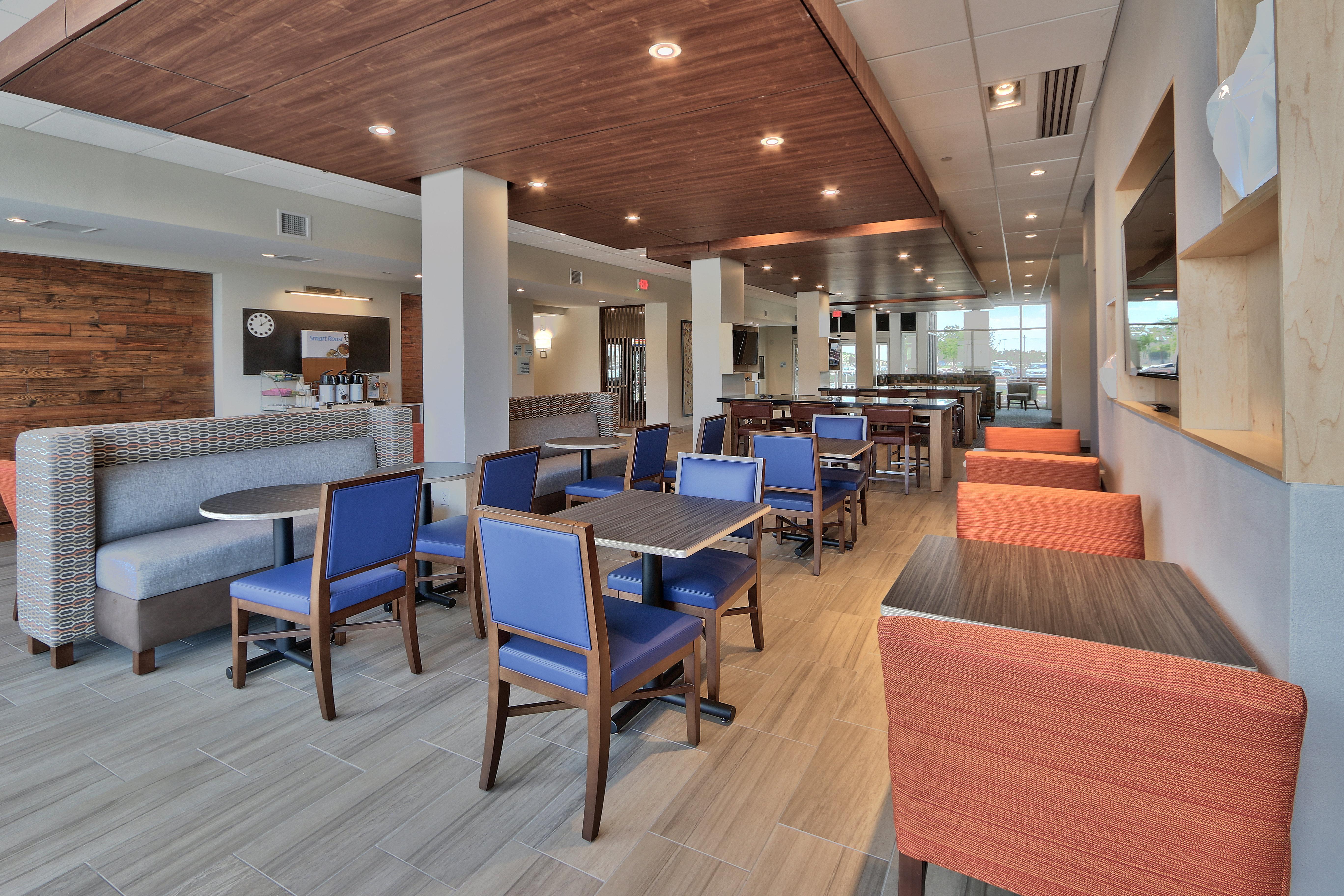 Holiday Inn Express & Suites - Roswell By Ihg Exterior photo