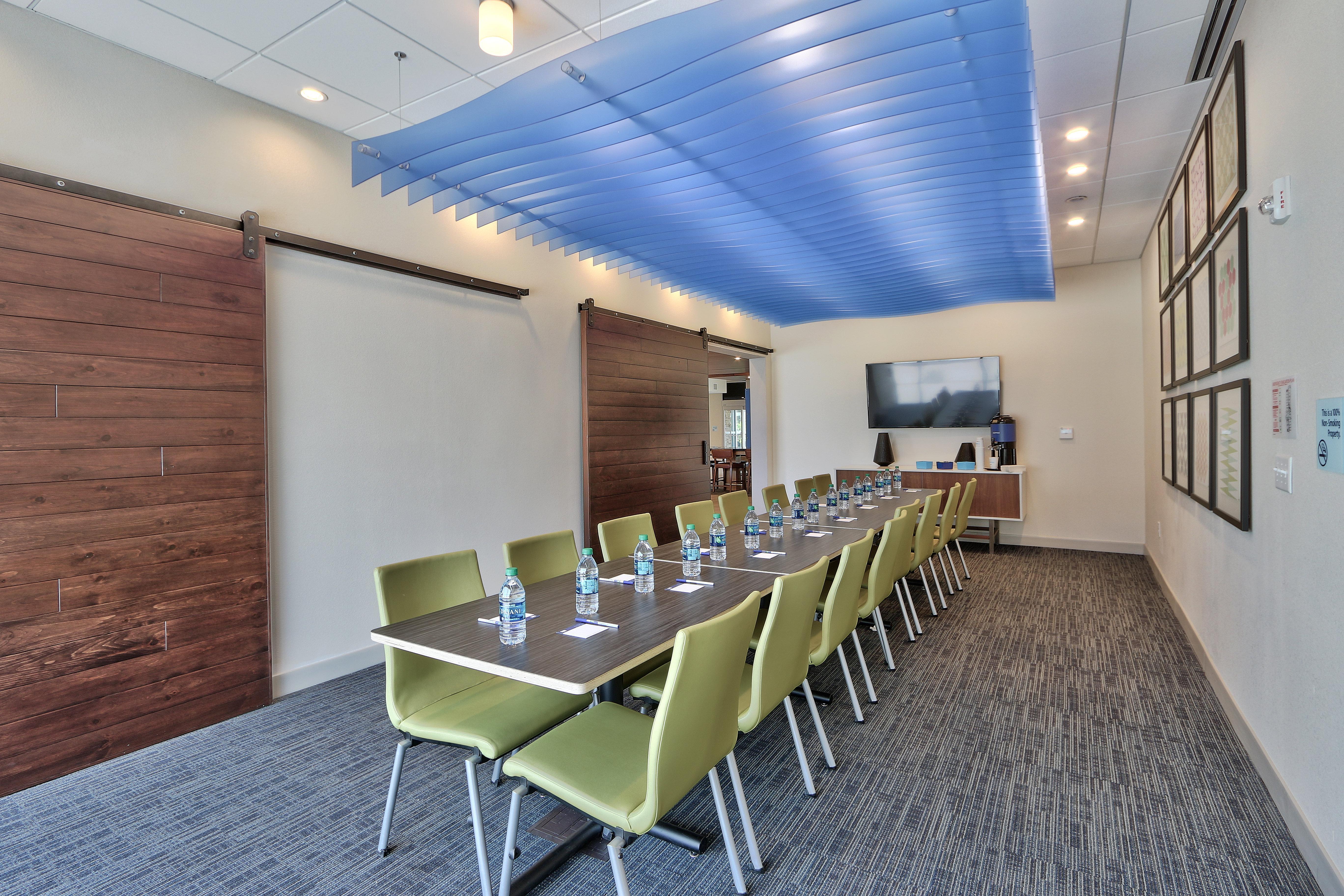 Holiday Inn Express & Suites - Roswell By Ihg Exterior photo