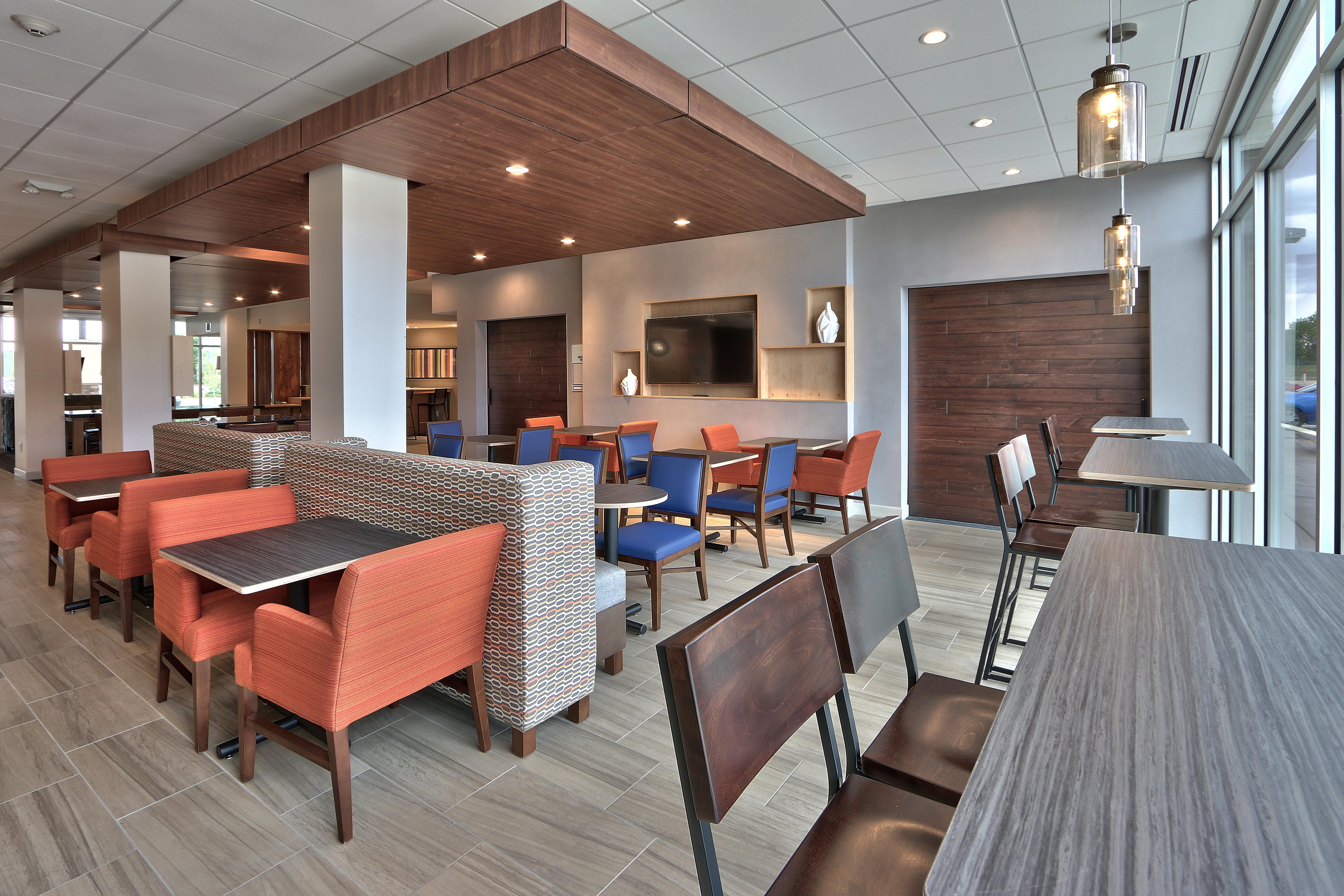 Holiday Inn Express & Suites - Roswell By Ihg Exterior photo